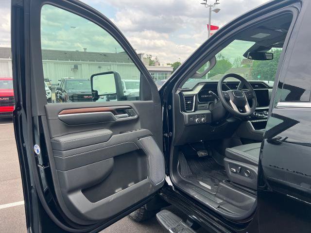 New 2026 GMC Sierra 3500 Denali w/ LPO, Black Badging Package AWD/4WD image 7
