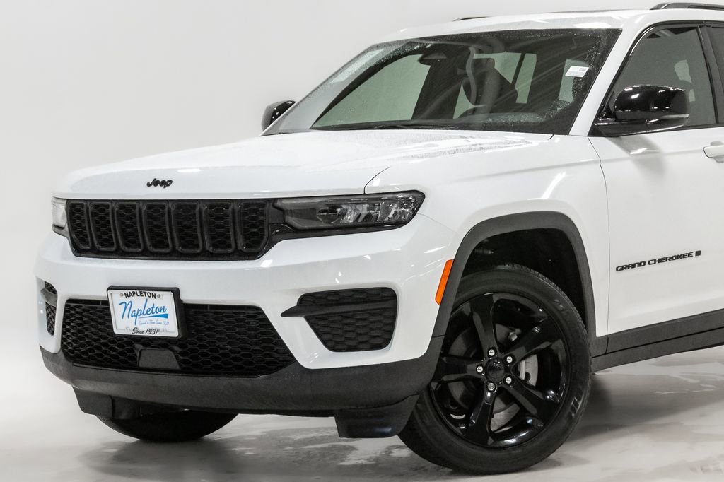 Certified 2023 Jeep Grand Cherokee Altitude AWD/4WD image 2