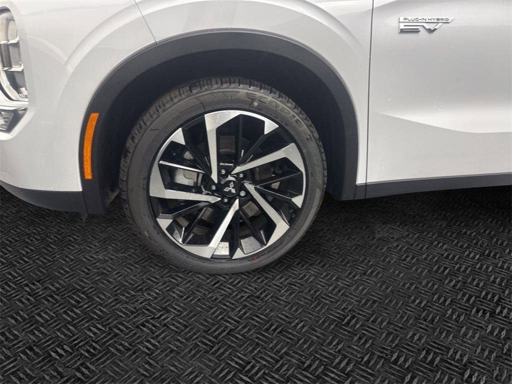 New 2025 Mitsubishi Outlander SE image 14
