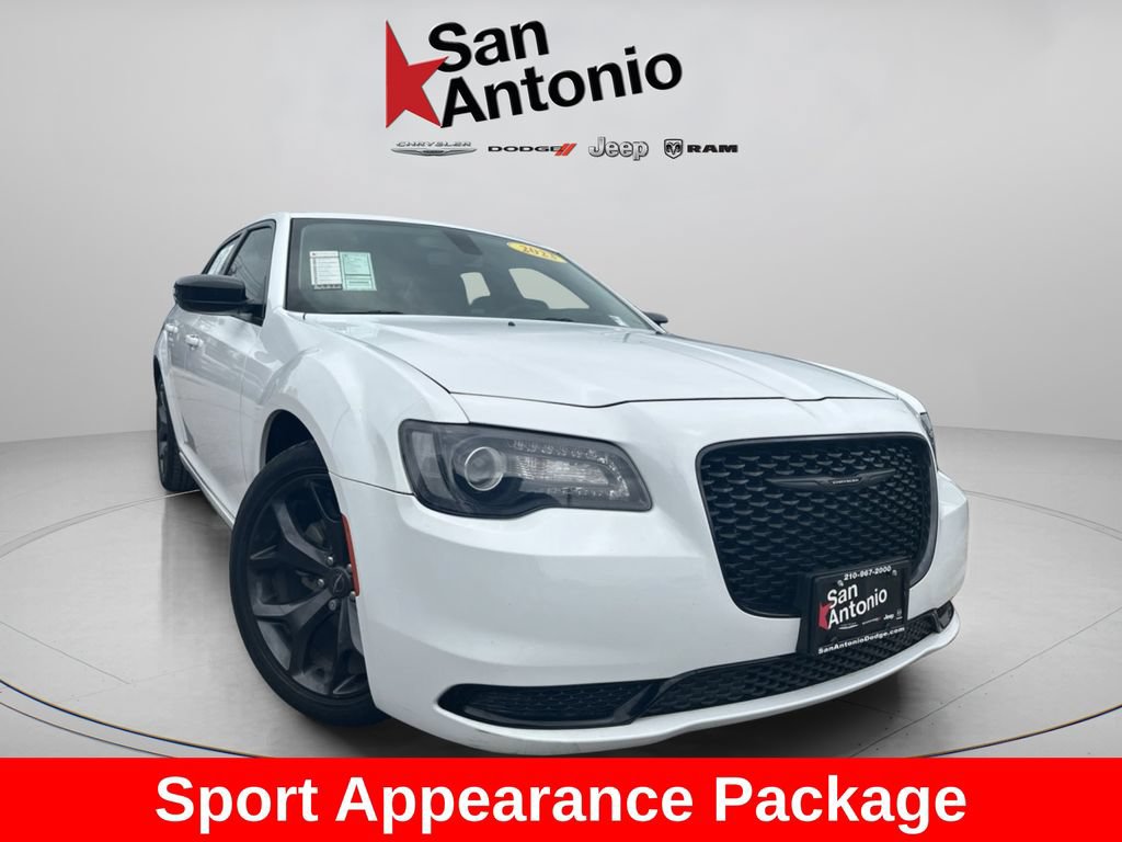 Certified 2023 Chrysler 300 Touring w/ Sport Appearance Package RWD image 3