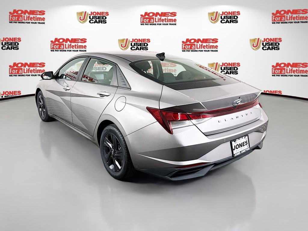 Used 2021 Hyundai Elantra SEL image 2