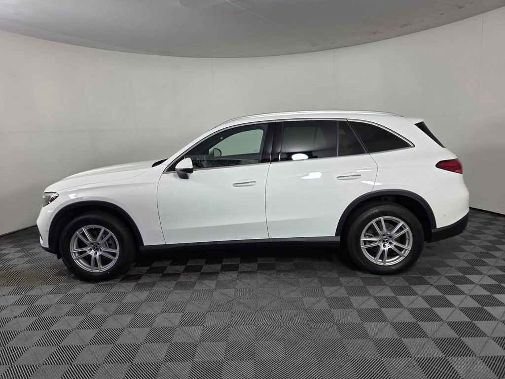 Used 2023 Mercedes-Benz GLC 300 4MATIC image 3