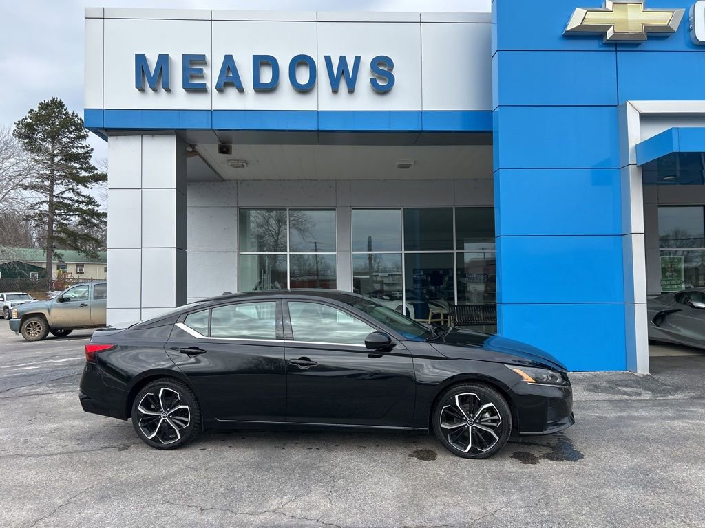 Used 2024 Nissan Altima 2.5 SR image 2