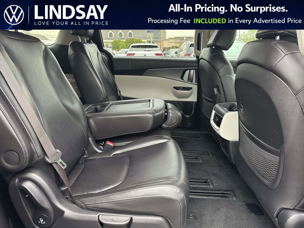 Used 2022 Kia Carnival LX FWD image 13