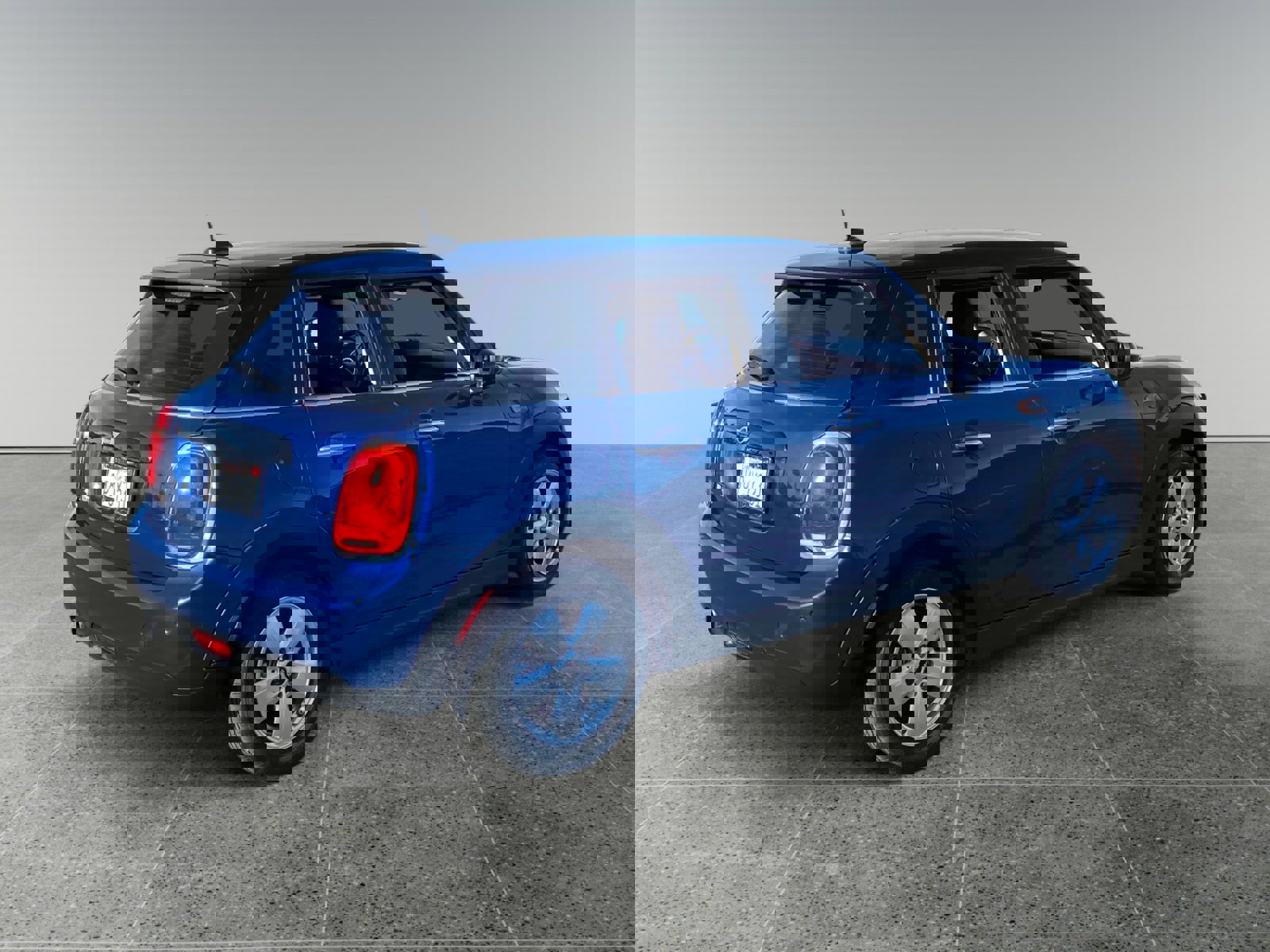 Used 2016 MINI Cooper 4-Door Hardtop image 5