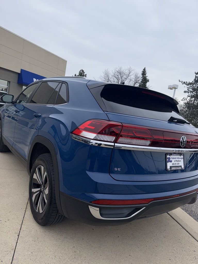 Certified 2025 Volkswagen Atlas Cross Sport SE image 5