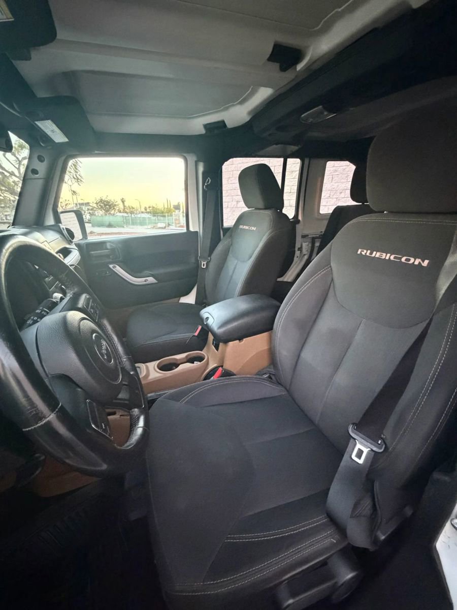 Used 2016 Jeep Wrangler Unlimited Rubicon w/ Max Tow Package image 9