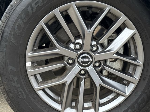 Used 2024 Nissan Rogue S AWD/4WD image 9