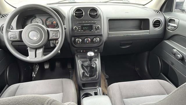 Used 2017 Jeep Patriot Sport AWD/4WD image 5
