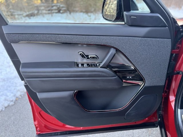 Used 2025 Land Rover Range Rover Sport SE image 10