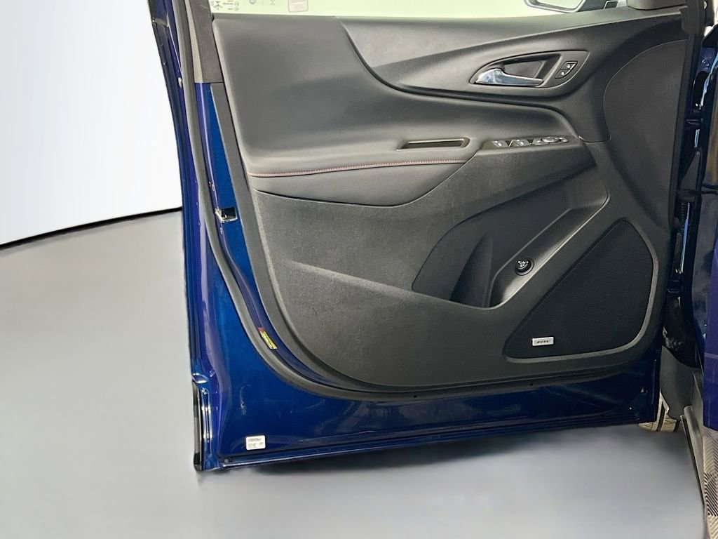 Used 2023 Chevrolet Equinox RS w/ RS Leather Package image 18