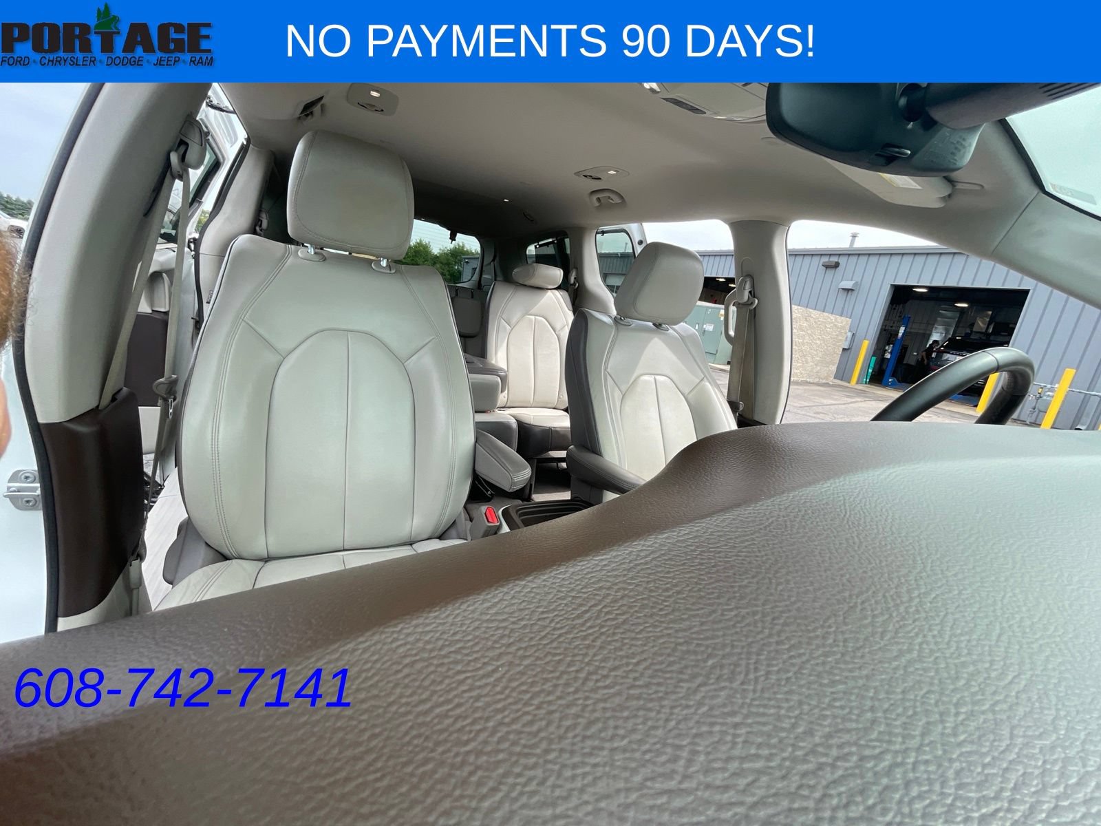 Used 2017 Chrysler Pacifica Touring-L FWD image 22