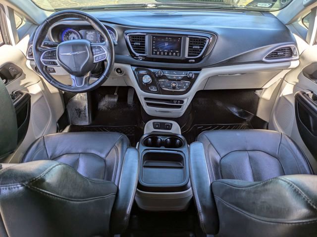 Used 2020 Chrysler Pacifica Touring-L w/ Tire & Wheel Group image 18