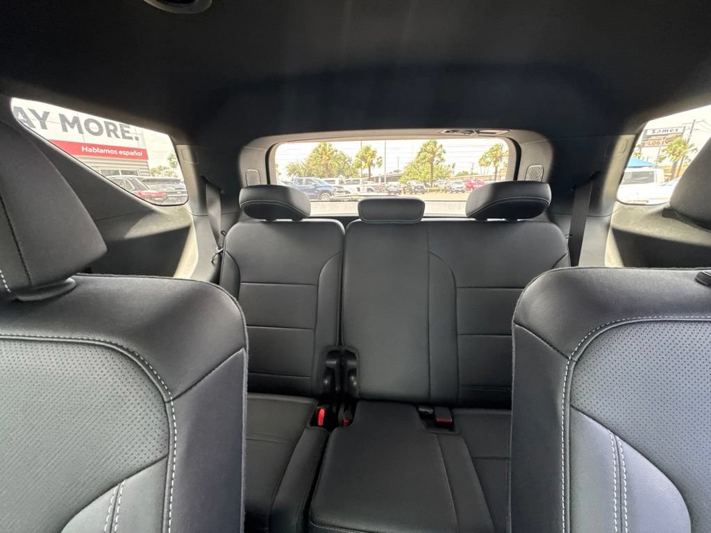 Used 2026 Chevrolet Traverse LT w/ Midnight/Sport Edition FWD image 18