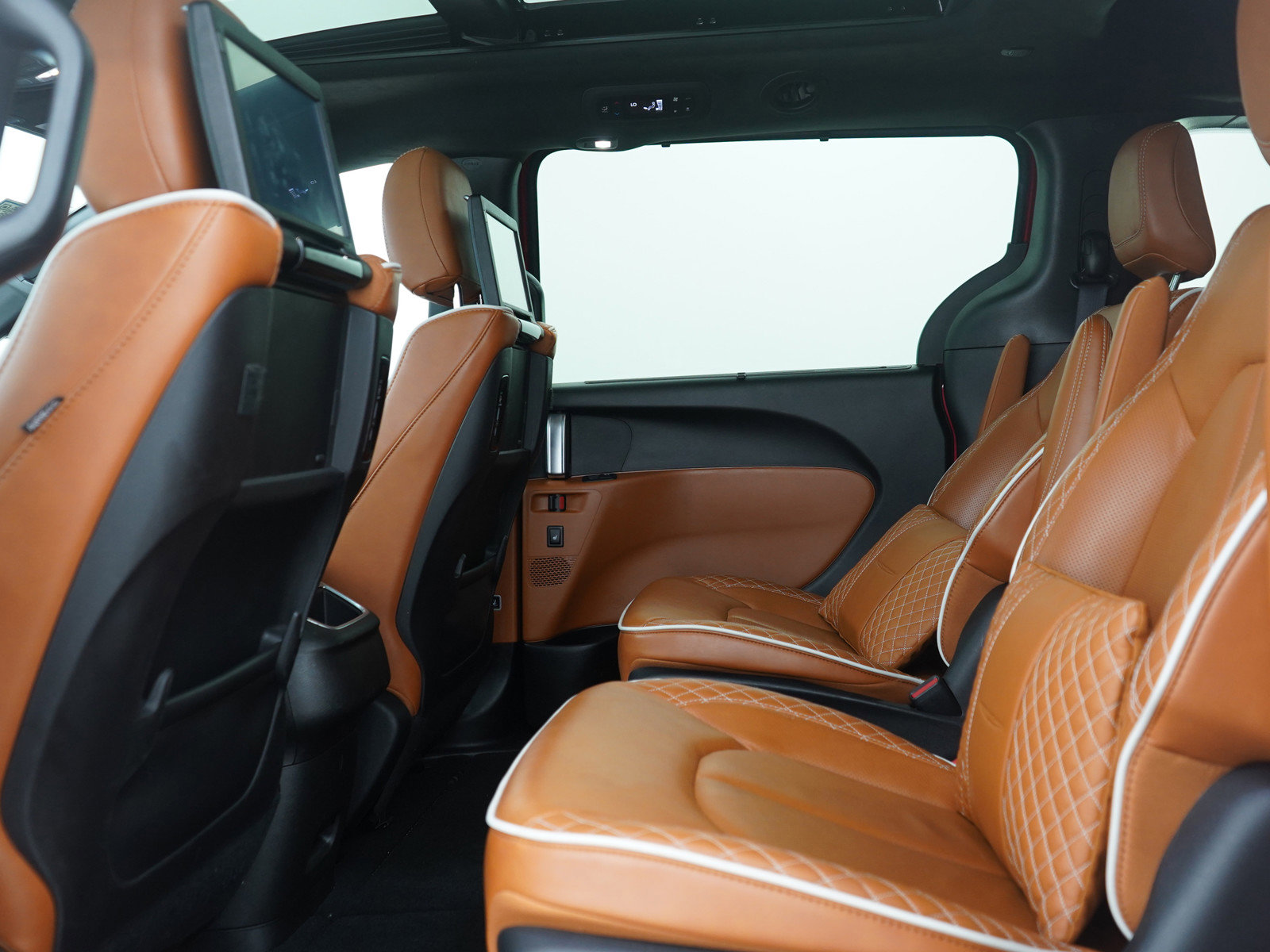 Used 2025 Chrysler Pacifica Pinnacle w/ Trailer Tow Group image 20