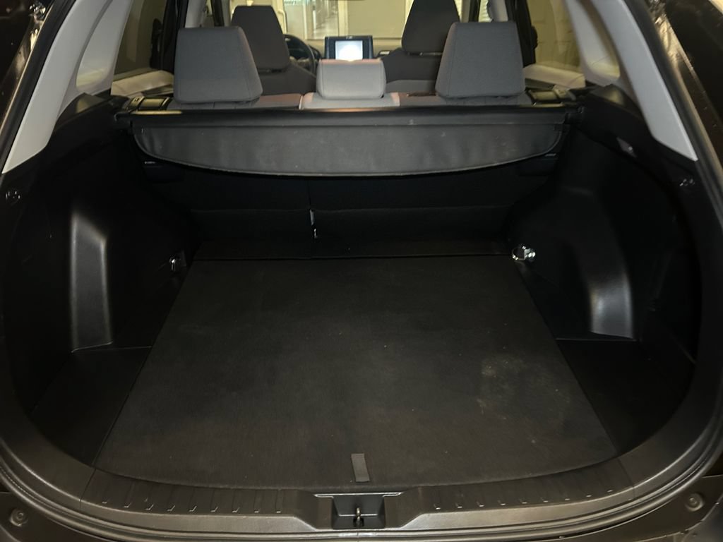 Used 2021 Toyota RAV4 XLE w/ Convenience Package AWD/4WD image 18