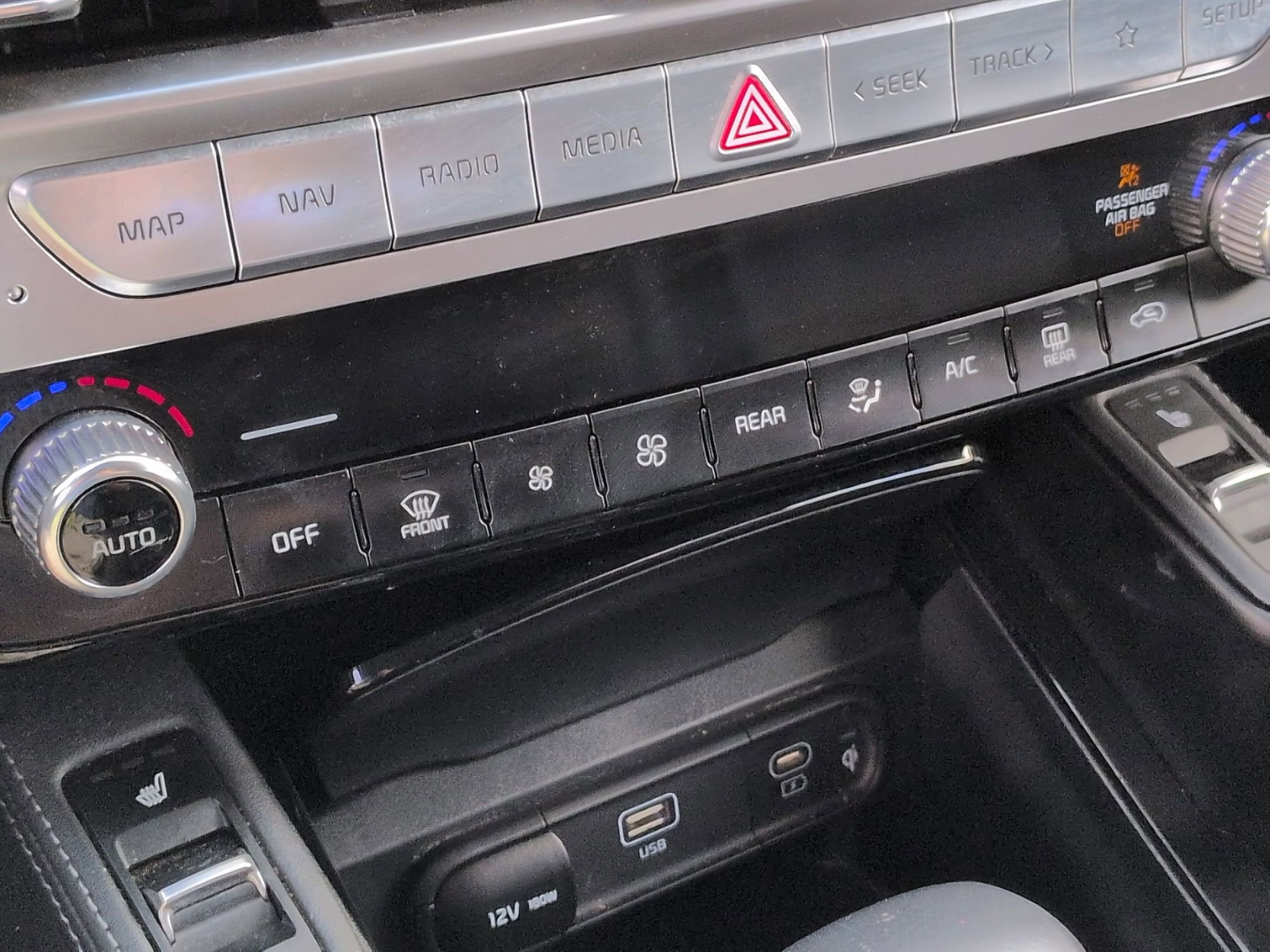 Used 2024 Kia Telluride EX w/ EX Captain's Chair Package FWD image 25