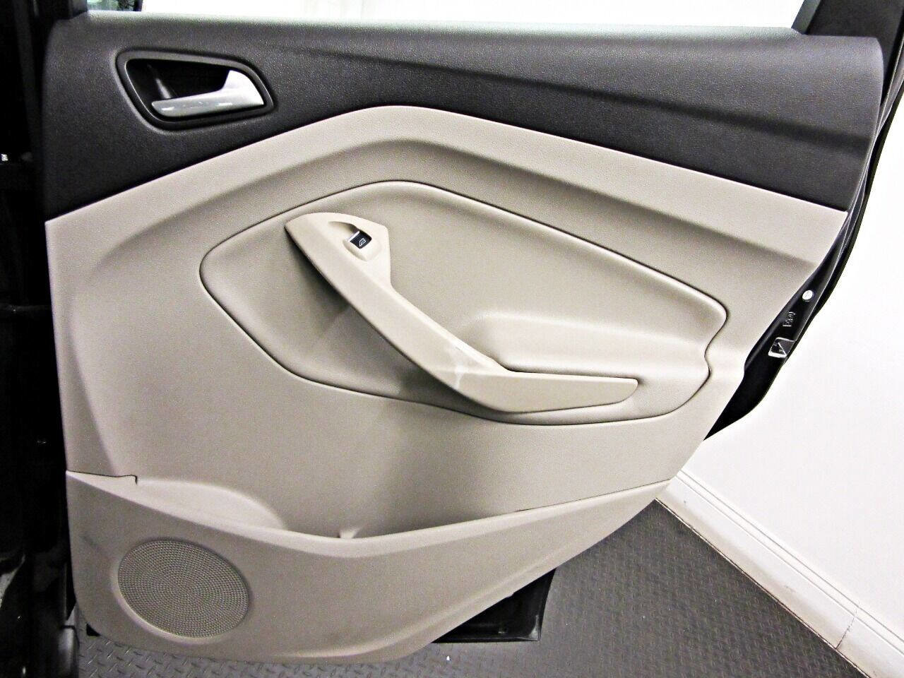 Used 2014 Ford C-MAX SE image 12