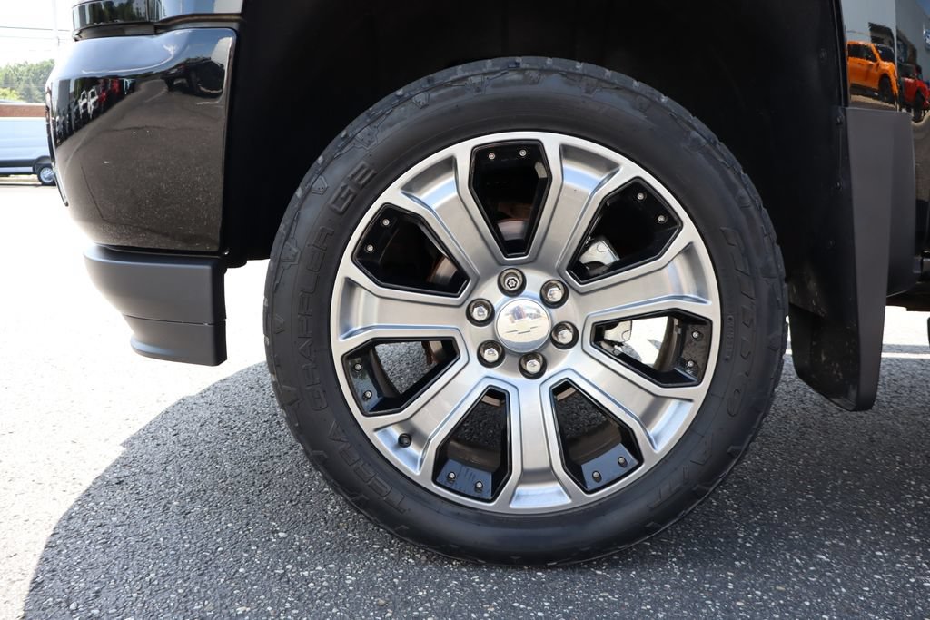 Used 2017 Chevrolet Silverado 1500 High Country w/ High Desert Package AWD/4WD image 11