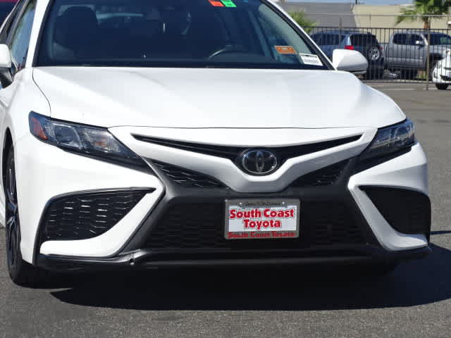 Used 2022 Toyota Camry SE FWD image 4