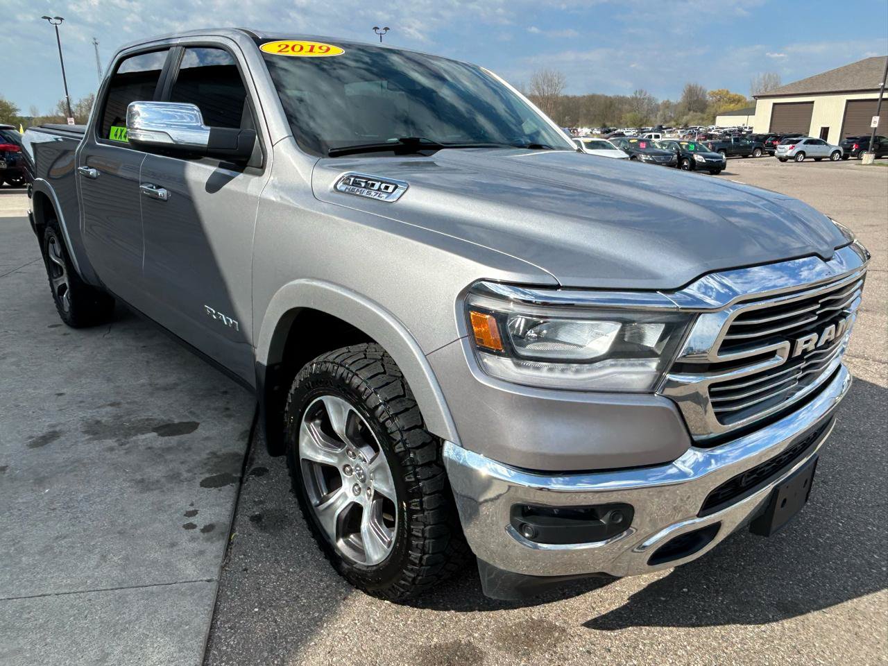 Used 2019 RAM 1500 Laramie AWD/4WD image 3