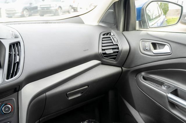 Used 2017 Ford Escape SE w/ Equipment Group 201A FWD image 40
