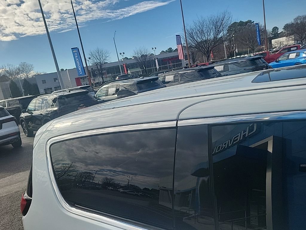 Used 2023 Chrysler Pacifica Limited image 13