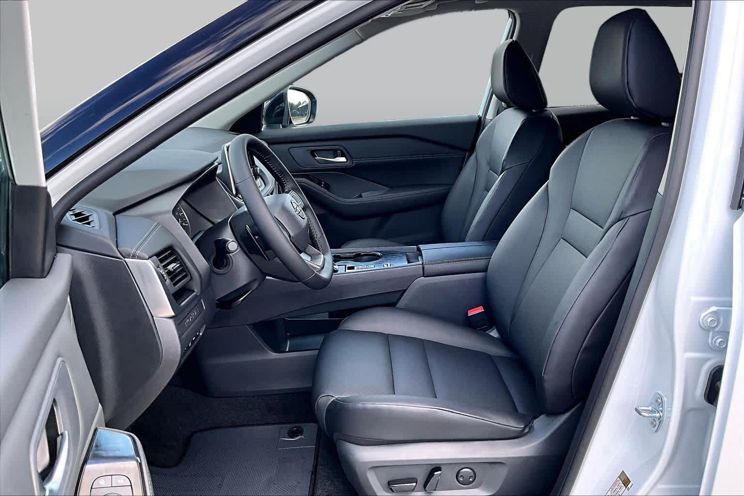 New 2027 Nissan Rogue Dark Armor FWD image 9