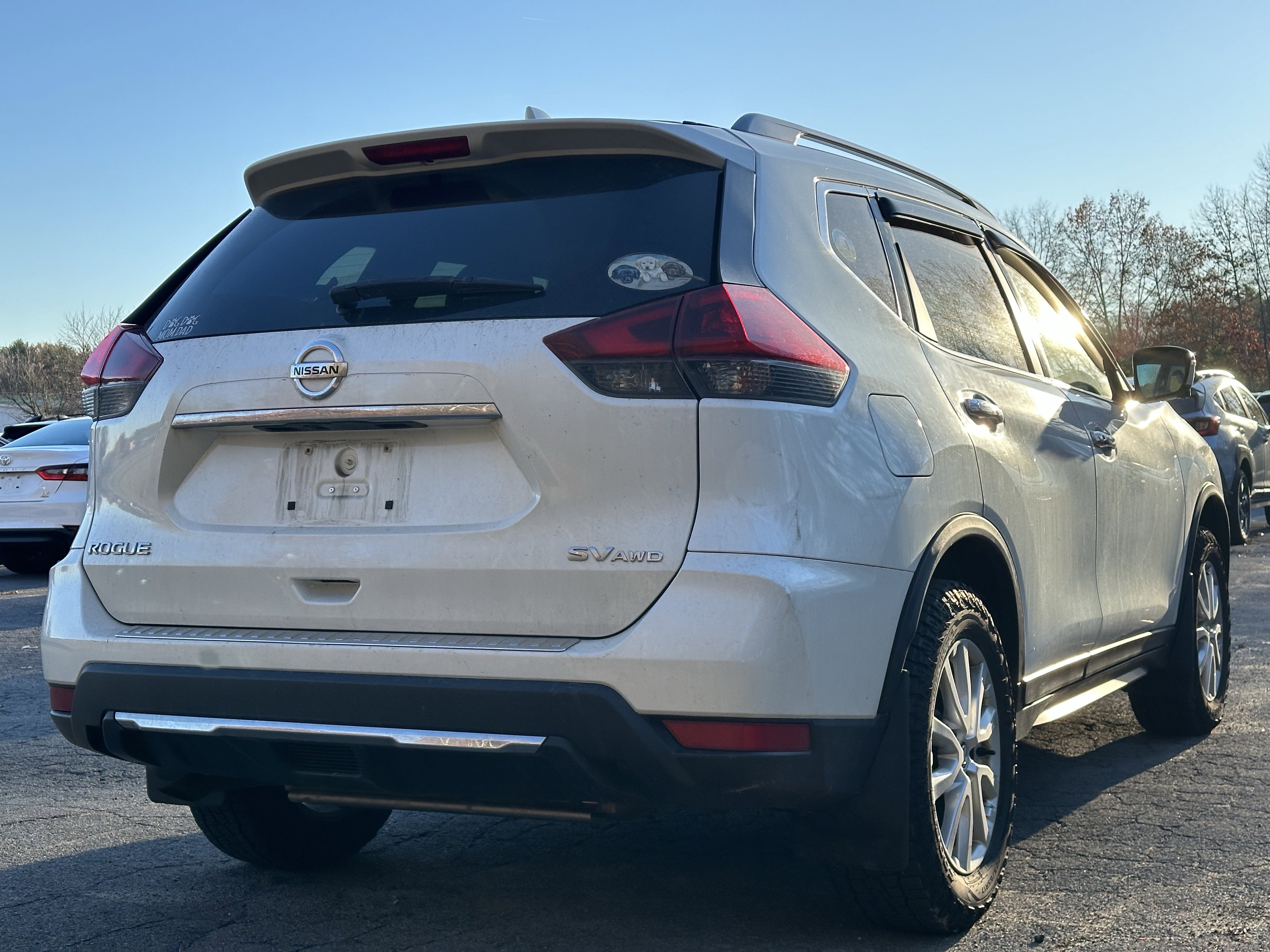 Used 2018 Nissan Rogue SV w/ Premium Package image 8