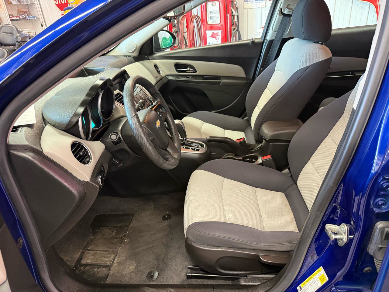 Used 2013 Chevrolet Cruze LS image 11