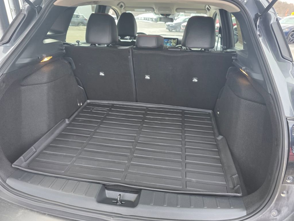 Used 2025 Nissan Kicks SR image 8