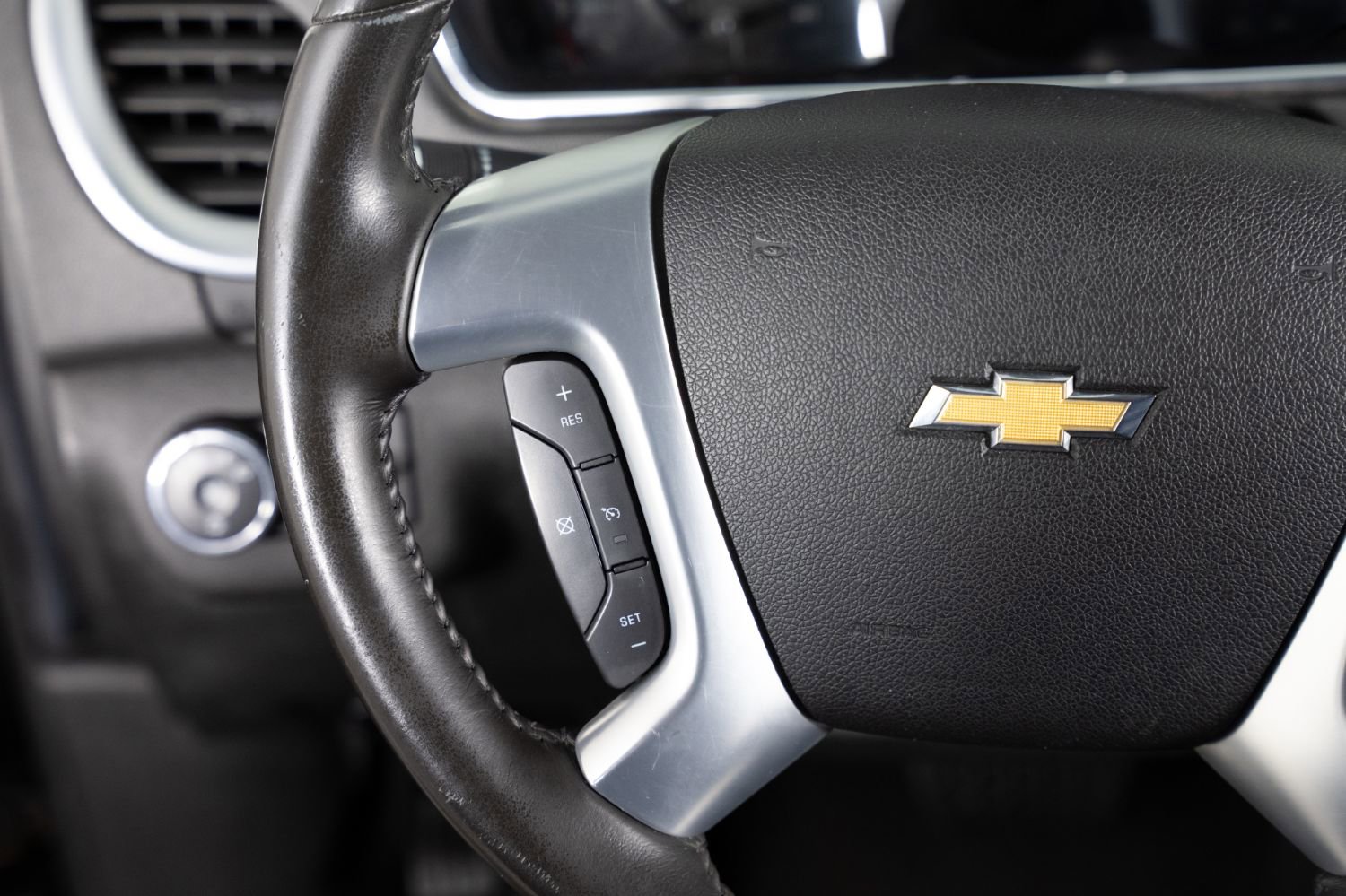 Used 2017 Chevrolet Traverse LT image 34