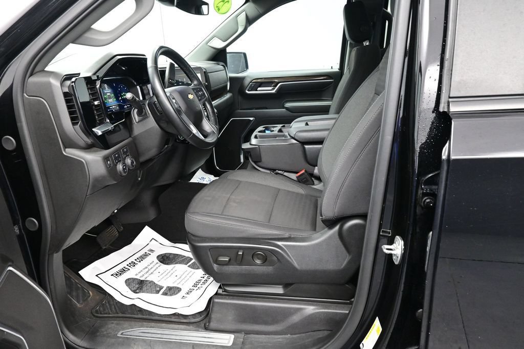 Used 2025 Chevrolet Silverado 1500 LT AWD/4WD image 28