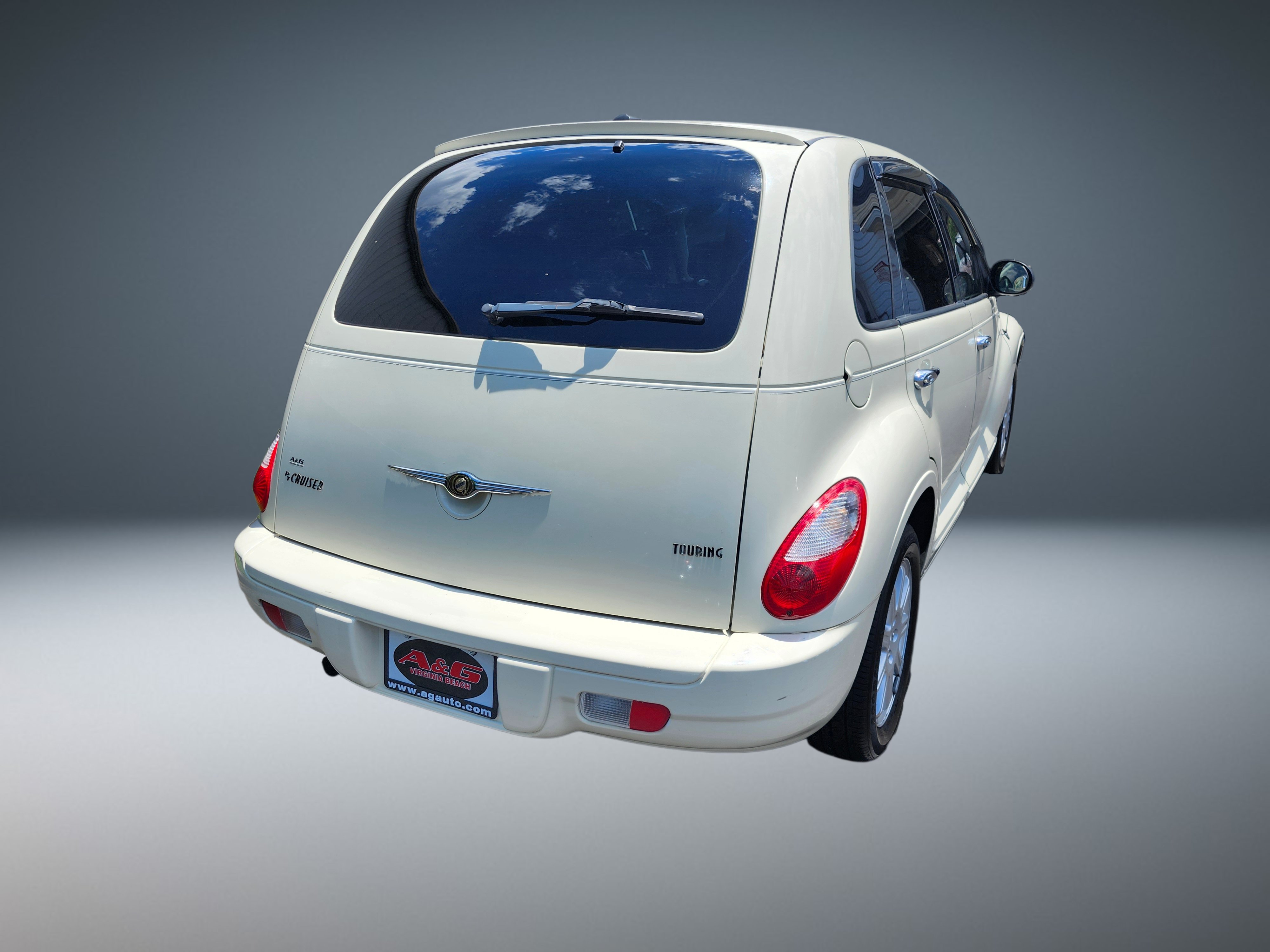 Used 2008 Chrysler PT Cruiser Touring FWD image 3
