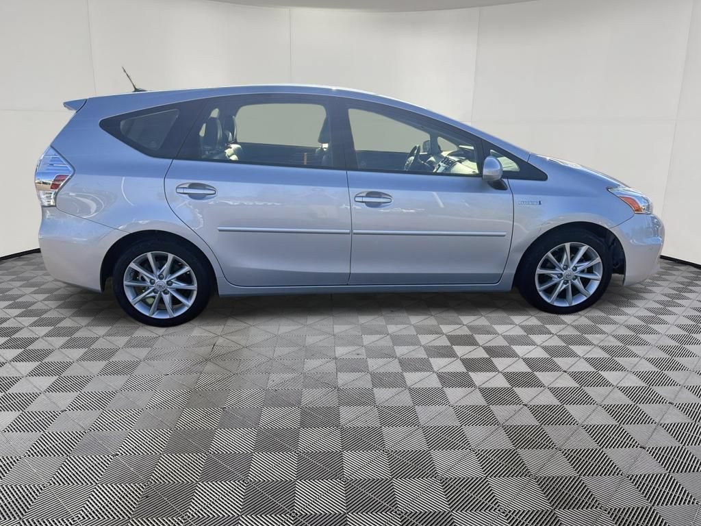 Used 2014 Toyota Prius V Five FWD image 10