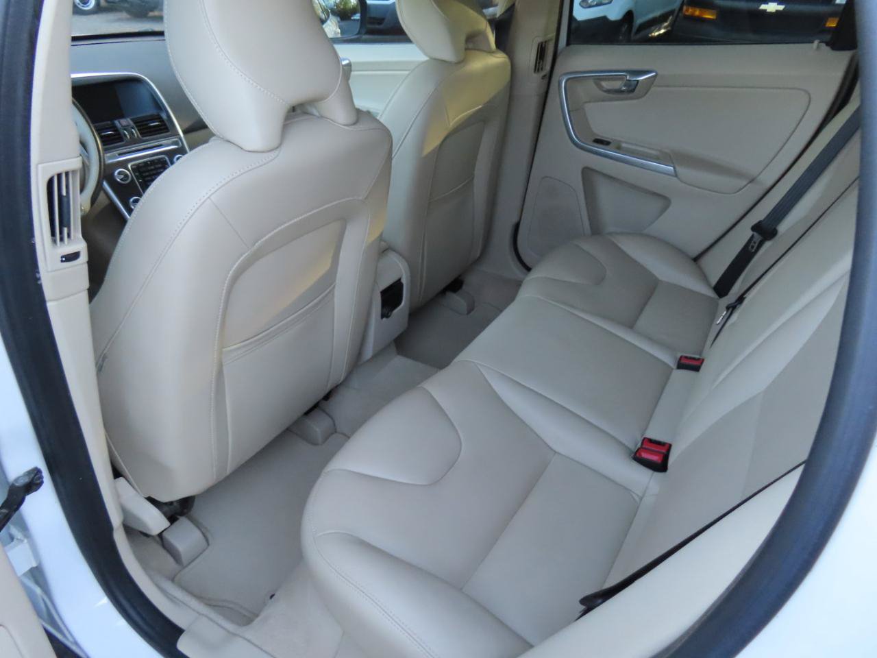 Used 2016 Volvo XC60 T5 Premier w/ Proximity Package AWD/4WD image 13