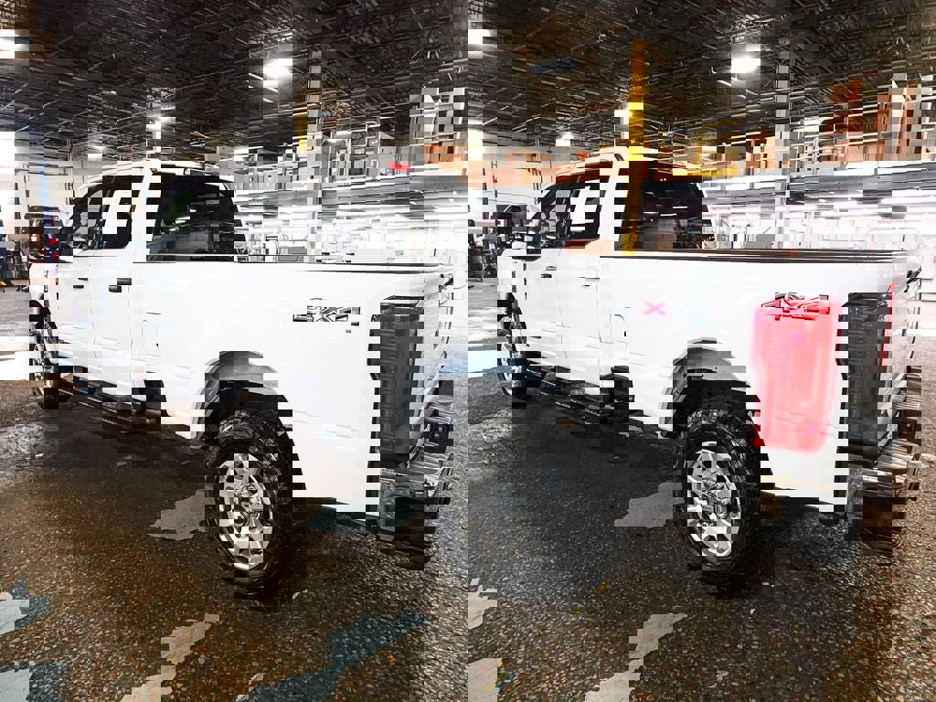 Used 2024 Ford F250 XLT AWD/4WD image 4