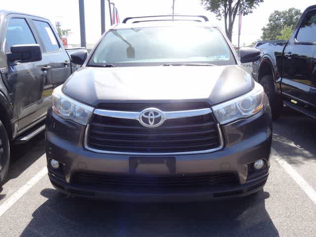Used 2016 Toyota Highlander XLE w/ Protection Package #3 AWD/4WD image 2
