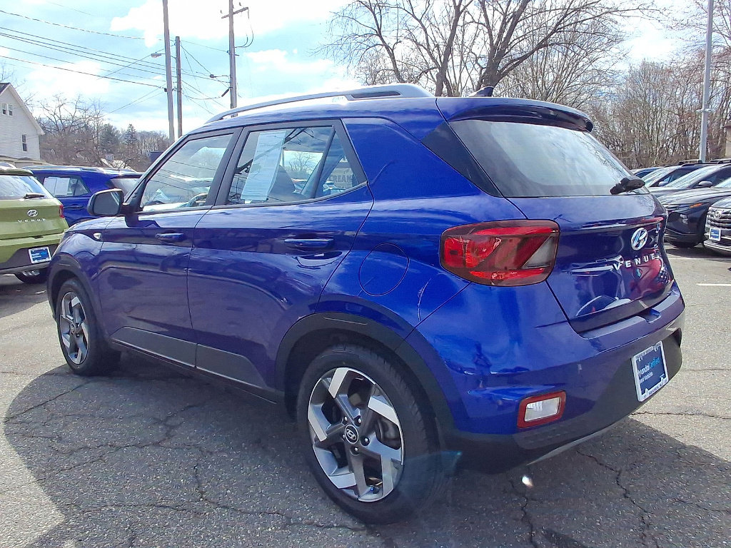 Certified 2022 Hyundai Venue SEL image 21