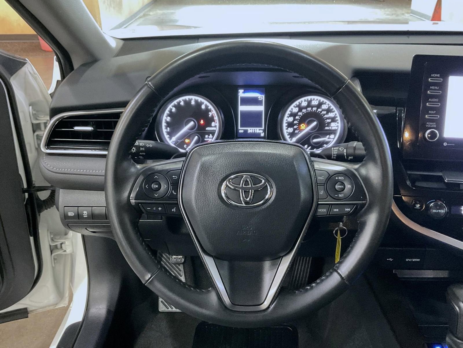Used 2024 Toyota Camry SE image 11