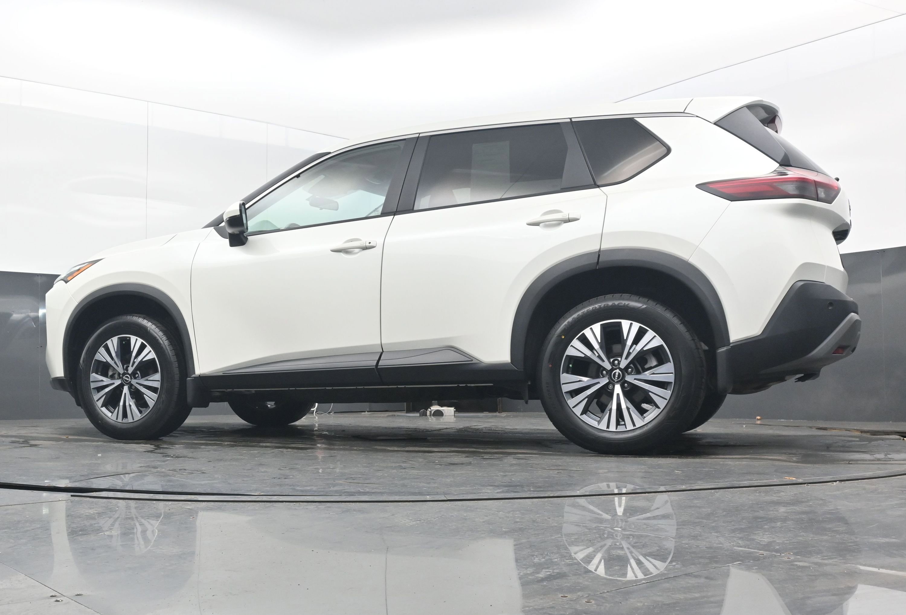 Certified 2023 Nissan Rogue SV image 25