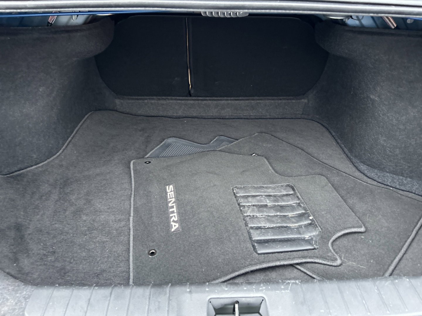 Used 2025 Nissan Sentra SV w/ SV Premium Package image 21