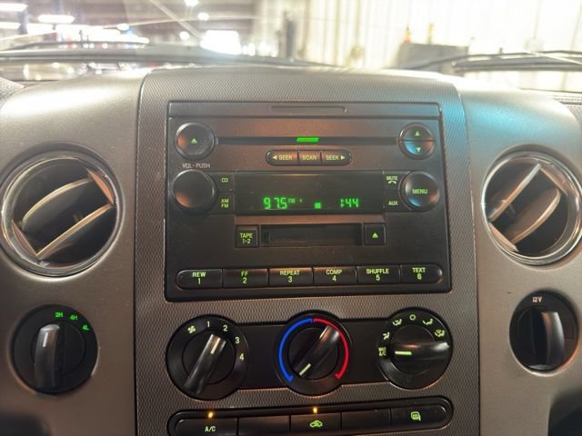 Used 2005 Ford F150 XLT AWD/4WD image 4