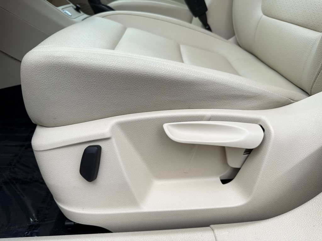 Used 2015 Volkswagen Tiguan SE AWD/4WD image 10