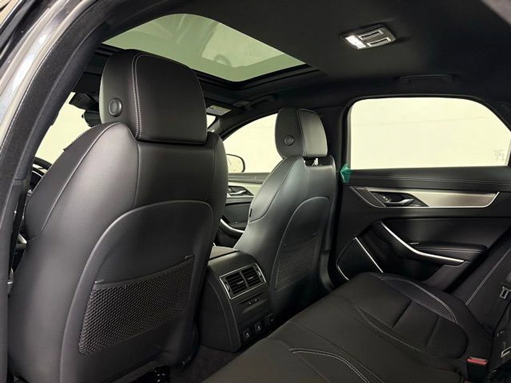 New 2024 Jaguar XF R-Dynamic SE AWD/4WD image 19