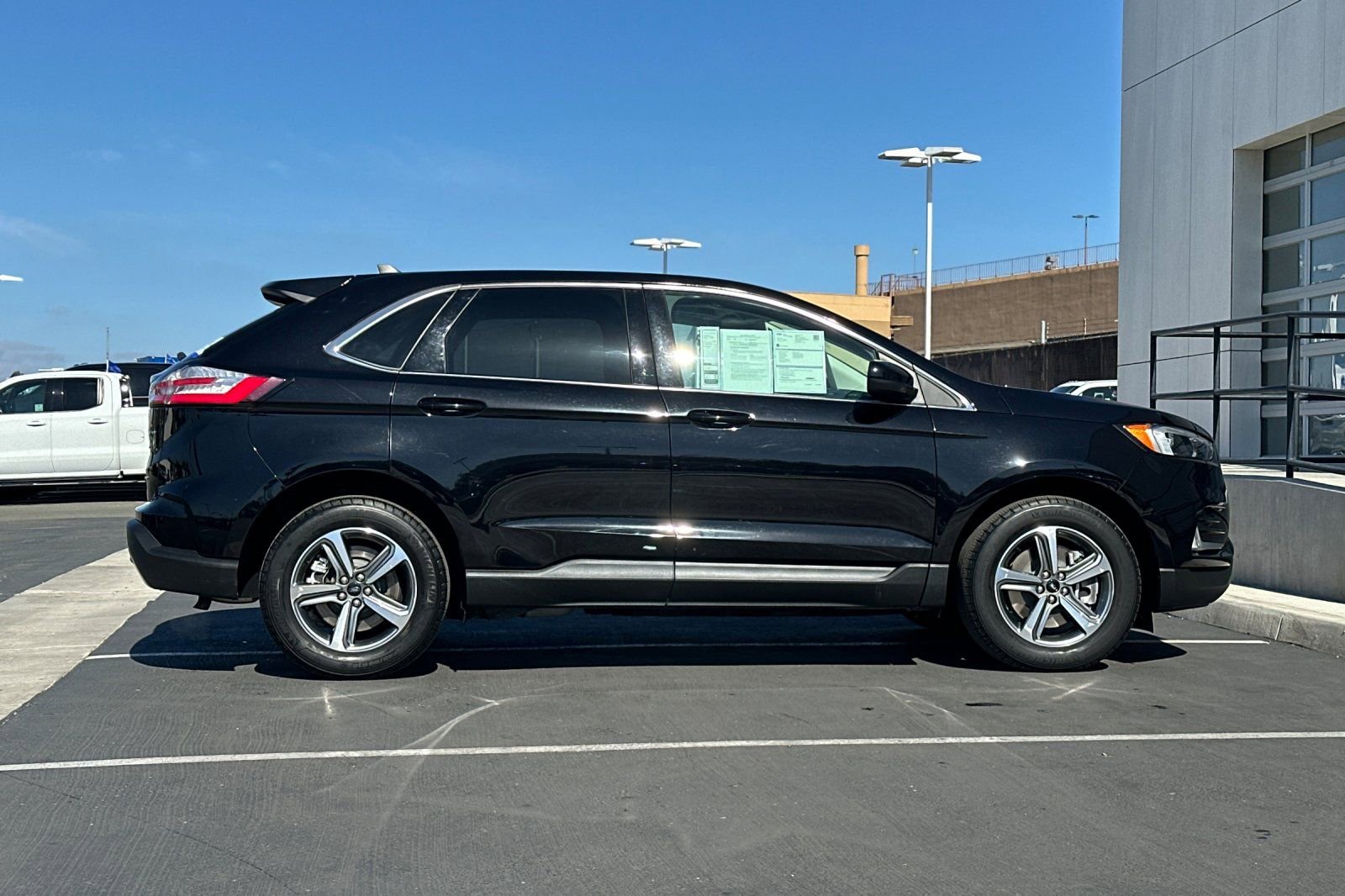 Certified 2023 Ford Edge SEL w/ Convenience Package AWD/4WD image 2