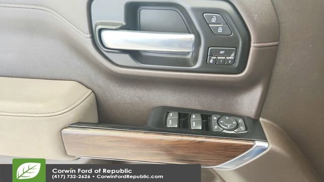 Used 2019 GMC Sierra 1500 SLT w/ X31 Off-Road Package AWD/4WD image 18