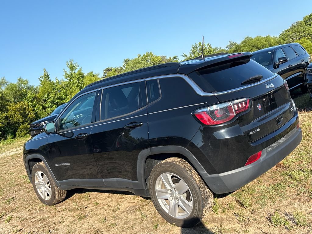 Used 2022 Jeep Compass Latitude w/ Sun and Sound Group AWD/4WD image 6
