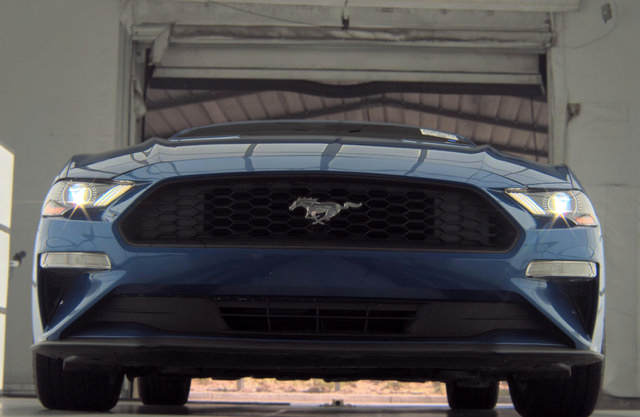 Used 2018 Ford Mustang Coupe RWD image 3