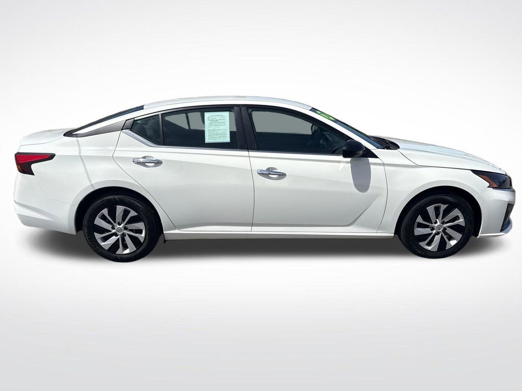 Used 2024 Nissan Altima 2.5 S FWD image 8